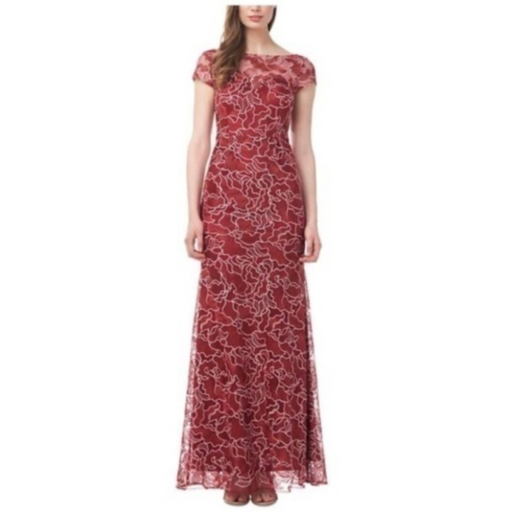 JS COLLECTION Illusion Boat Neck Short Sleeve Embroidered Lace Gown in Scarlet